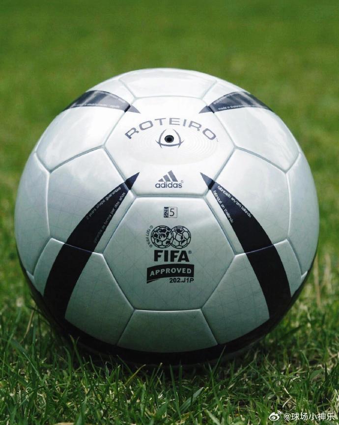 即时足球即时比分中多平台应用展示